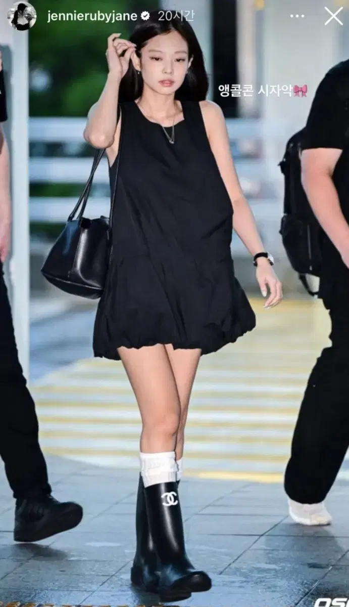 Jennie着用 AMOMENTO VOLUME MINI DRESS 韓国 AMOMENTO | 아모멘토 Amomento Volume Mini Dress worn by